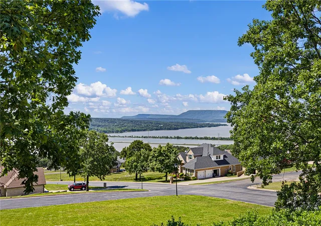 Photo 3 of Single family home for sale at 8 E Ridgeline Dr, Russellville, AR 72802 | MLS# 1344469 | Listing updated on 2026-08-25