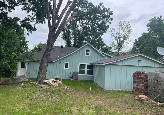 3rd image of 202 Parrott Dr, Huntsville, AR 72740 | MLS# 1345480