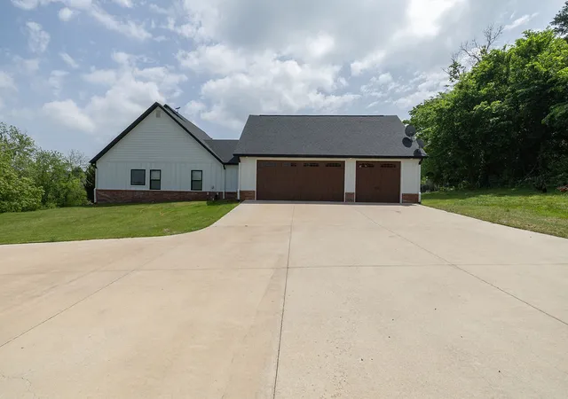 Photo 2 of Single family home for sale at 1860 Upper Ml Crk Rd, Noel, MO 64854 | MLS# 1345581 | Listing updated on 2026-08-17