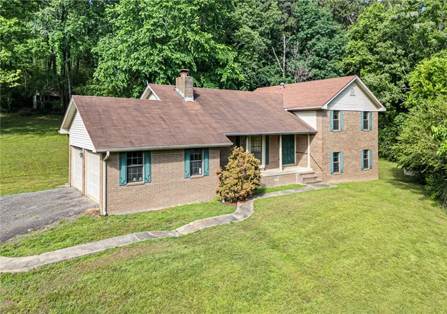 Photo 2 of Single family home for sale at 411 Marina Rd, Russellville, AR 72802 | MLS# 1346816 | Listing updated on 2026-08-24