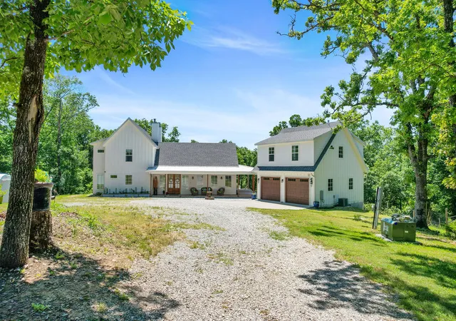 Photo 2 of Sale Pending at 15933 Railroad Cut Rd, Rogers, AR 72756 | MLS# 1346988 | Listing updated on 2026-08-19