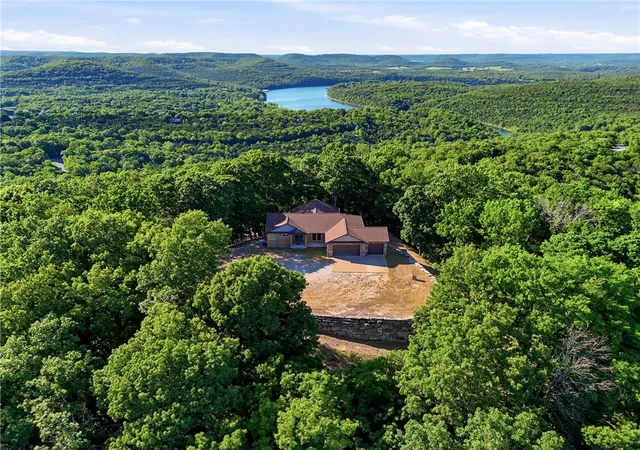 1st image of 40 Twin Peak Dr, Holiday Island, AR 72631 | MLS# 1347363