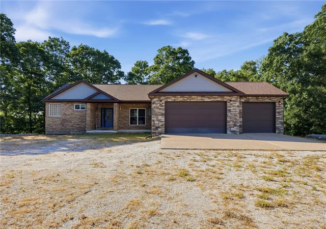 2nd image of 40 Twin Peak Dr, Holiday Island, AR 72631 | MLS# 1347363