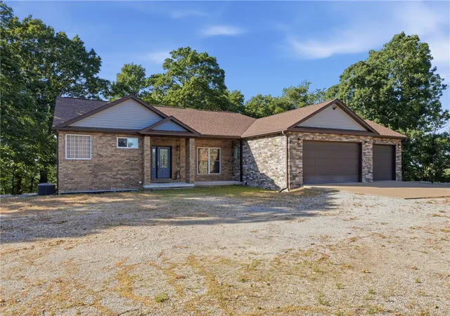 Photo 3 of Single family home for sale at 40 Twin Peak Dr, Holiday Island, AR 72631 | MLS# 1347363 | Listing updated on 2026-08-23
