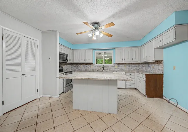 Photo 3 of Sale Pending at 1966 E Brent Ln, Fayetteville, AR 72703 | MLS# 1347567 | Listing updated on 2026-08-21
