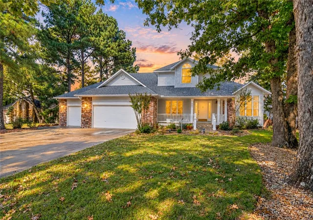 1st image of 96 Holiday Island Dr, Holiday Island, AR 72631 | MLS# 1347505