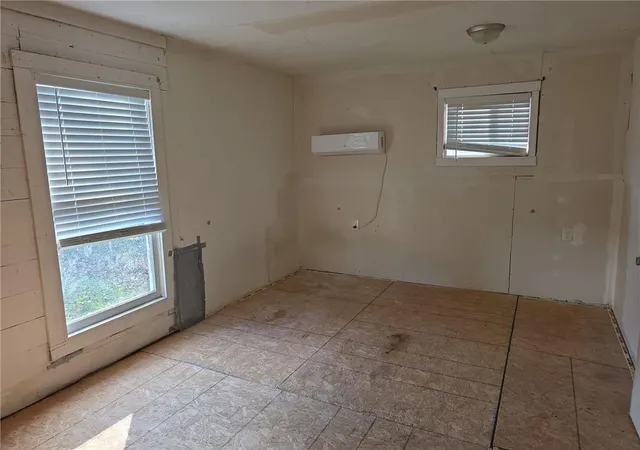 Photo 3 of Single family home for sale at 115 N Britt St, Siloam Springs, AR 72761 | MLS# 1347946 | Listing updated on 2026-08-17