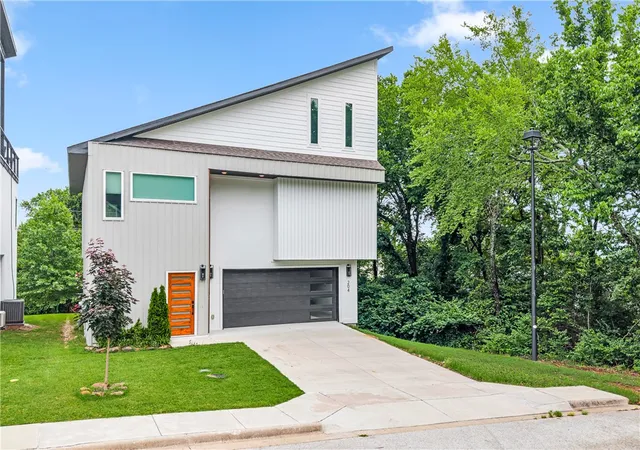 1st image of 204 S Forest Canyon Ave, Fayetteville, AR 72701 | MLS# 1348294