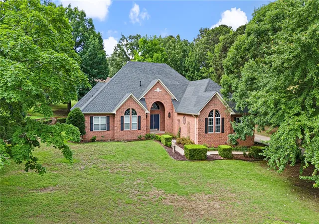 Photo 2 of Single family home for sale at 115 Hillcrest Dr, Russellville, AR 72802 | MLS# 1348477 | Listing updated on 2026-08-23