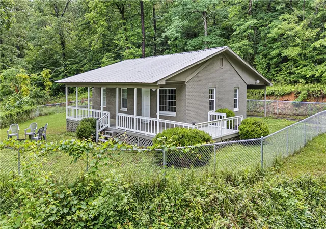 3rd image of 18404 Hwy 21, Ozone, AR 72854 | MLS# 1348871
