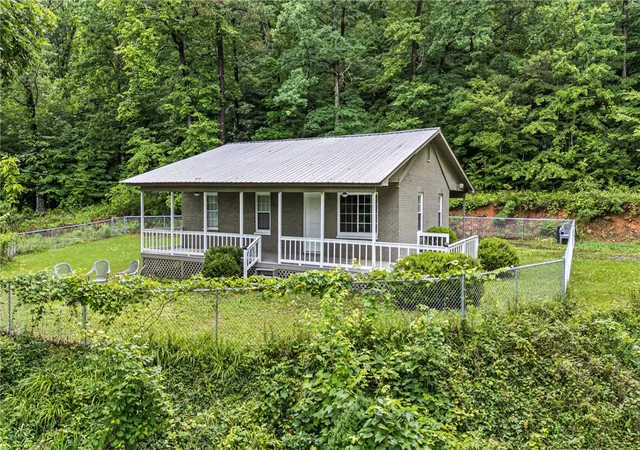 4th image of 18404 Hwy 21, Ozone, AR 72854 | MLS# 1348871