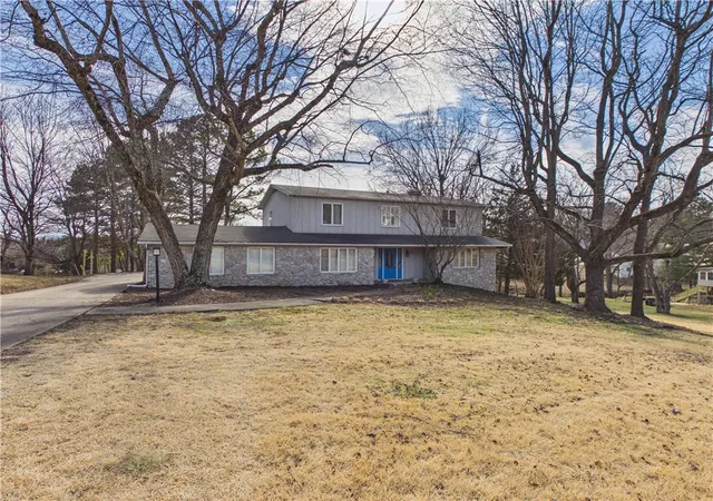 Photo 3 of Single family home for sale at 1006 W Sherman Ave, Harrison, AR 72601 | MLS# 1349314 | Listing updated on 2026-08-22