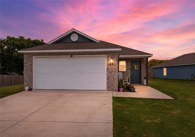 Photo 5 of Single family home for sale at 1801 E Annette Dr, Siloam Springs, AR 72761 | MLS# 1349436 | Listing updated on 2026-08-25