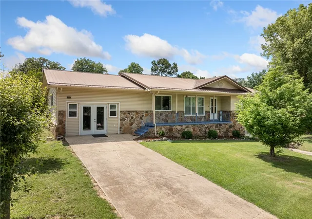 2nd image of 106 Cardinal St, Harrison, AR 72601 | MLS# 1349609