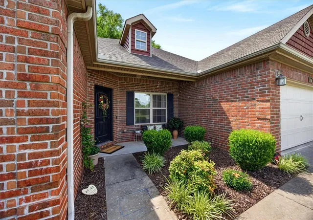 Photo 1 of Single family home for sale at 11756 Clb House Pkwy, Farmington, AR 72730 | MLS# 1350868 | Listing updated on 2026-08-20