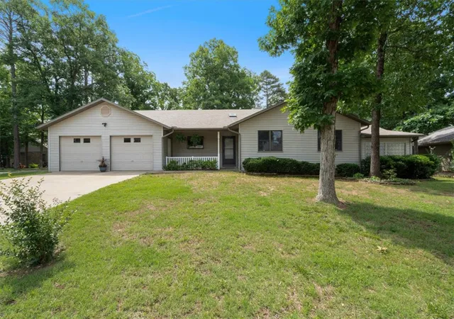 1st image of 12 Hillcrest Dr, Holiday Island, AR 72631 | MLS# 1351122