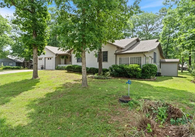 2nd image of 12 Hillcrest Dr, Holiday Island, AR 72631 | MLS# 1351122