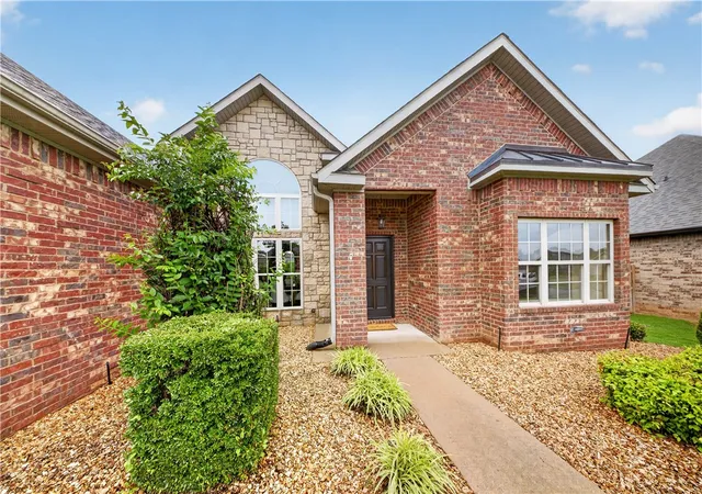 Photo 2 of Single family home for sale at 3504 Sw Baybridge Cvs, Bentonville, AR 72712 | MLS# 1349339 | Listing updated on 2026-08-18