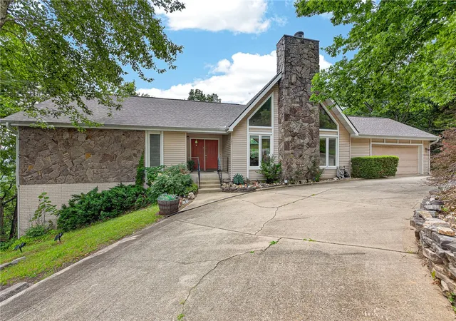 4th image of 297 Holiday Island Dr, Holiday Island, AR 72631 | MLS# 1351217