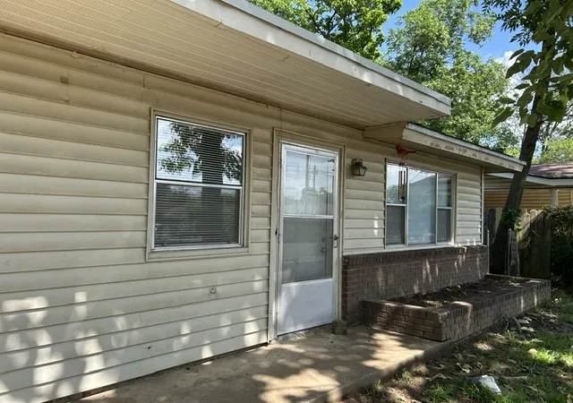 Photo 3 of Sale Pending at 1710 S Detroit Ave, Russellville, AR 72801 | MLS# 1349820 | Listing updated on 2026-08-24