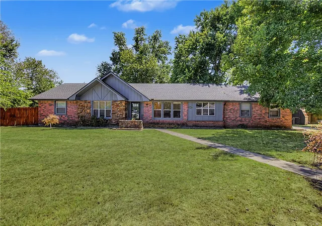 Photo 1 of Single family home for sale at 2802 W Turtle Crk Cir, Rogers, AR 72756 | MLS# 1351452 | Listing updated on 2026-08-19
