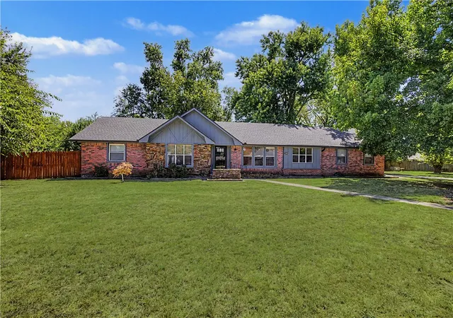 Photo 2 of Single family home for sale at 2802 W Turtle Crk Cir, Rogers, AR 72756 | MLS# 1351452 | Listing updated on 2026-08-19