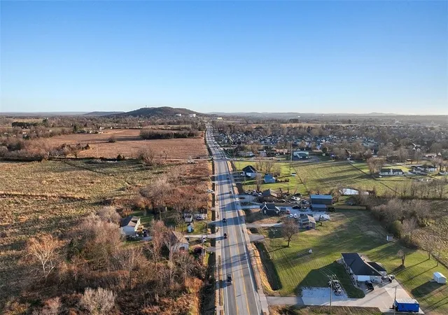 Photo 3 of Manufactured home for sale at 719 Old Wire Rd, Lowell, AR 72745 | MLS# 1351507 | Listing updated on 2026-08-20
