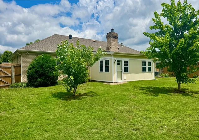 Photo 4 of Single family home for sale at 1018 W Holly St, Rogers, AR 72756 | MLS# 1351629 | Listing updated on 2026-08-18