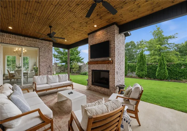 Photo 2 of Single family home for sale at 4414 S 86th Place, Bentonville, AR 72713 | MLS# 1351797 | Listing updated on 2026-10-07