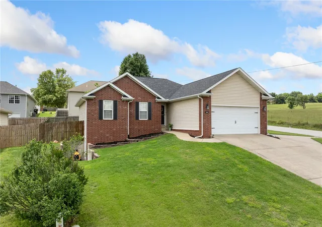 Photo 1 of Sale Pending at 1924 Wellington, Harrison, AR 72601 | MLS# 1352053 | Listing updated on 2026-08-25