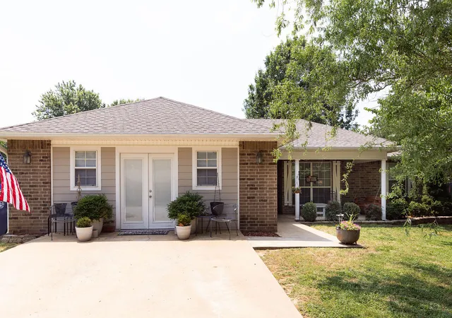 2nd image of 803 Cedar Ln, Prairie Grove, AR 72753 | MLS# 1352321