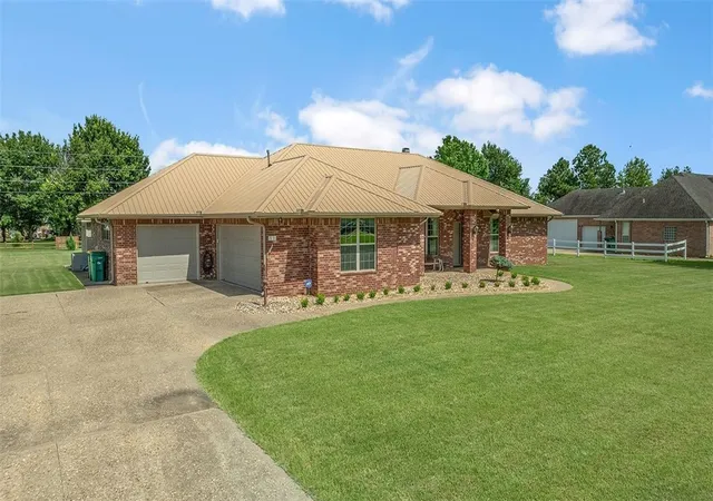 Photo 2 of Single family home for sale at 206 Fredonia St, Elm Springs, AR 72762 | MLS# 1352589 | Listing updated on 2026-08-23