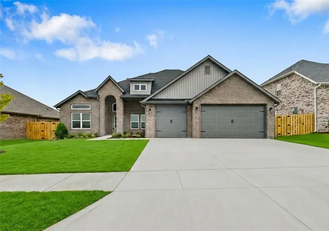 Photo 2 of Sale Pending at 2400 Charles St, Pea Ridge, AR 72751 | MLS# 1352492 | Listing updated on 2026-08-12
