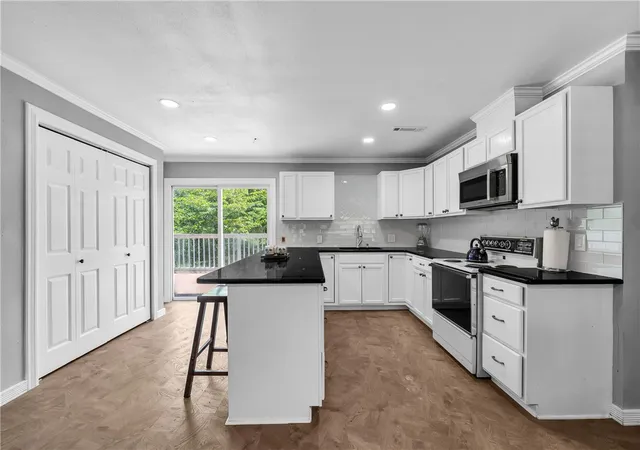 Photo 2 of Single family home for sale at 303 Pleasant View Ln, Pineville, MO 64856 | MLS# 1352382 | Listing updated on 2026-08-18