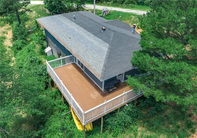 Photo 3 of Single family home for sale at 303 Pleasant View Ln, Pineville, MO 64856 | MLS# 1352382 | Listing updated on 2026-08-18