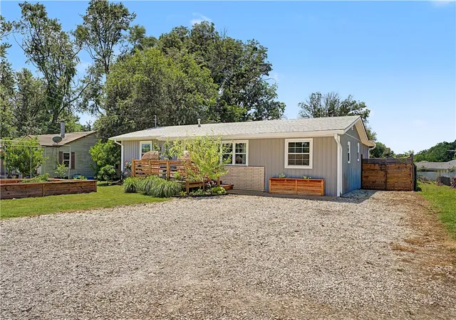 Photo 3 of Sale Pending at 455 N Curtis Ave, Pea Ridge, AR 72751 | MLS# 1352679 | Listing updated on 2026-08-19