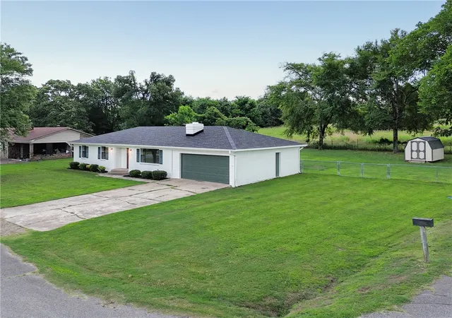 2nd image of 1 Lakeview Cir, Clarksville, AR 72830 | MLS# 1352803