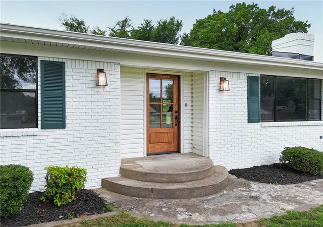 3rd image of 1 Lakeview Cir, Clarksville, AR 72830 | MLS# 1352803