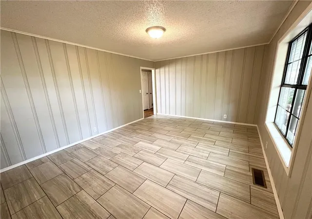 Photo 2 of Sale Pending at 2201 W Deane St, Fayetteville, AR 72703 | MLS# 1352884 | Listing updated on 2026-08-20