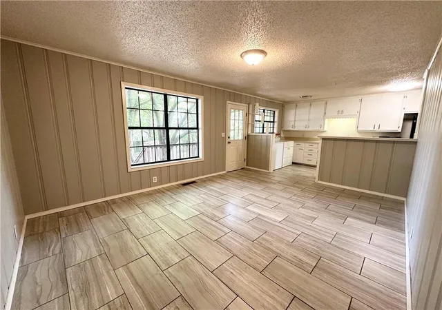Photo 3 of Sale Pending at 2201 W Deane St, Fayetteville, AR 72703 | MLS# 1352884 | Listing updated on 2026-08-20