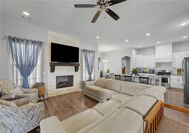 Photo 3 of Sale Pending at 394 Cackling Bnd, Farmington, AR 72730 | MLS# 1352813 | Listing updated on 2026-08-21