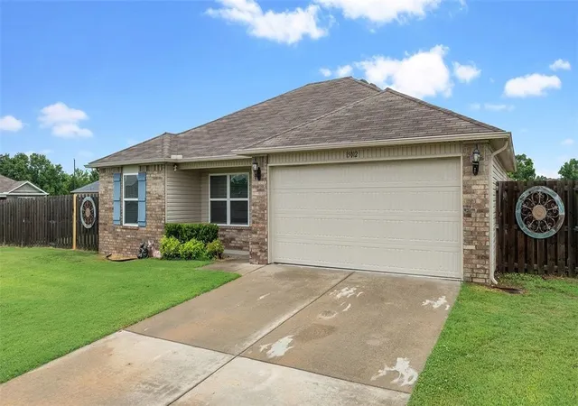 Photo 2 of Sale Pending at 15012 White Fawn Pl, Garfield, AR 72732 | MLS# 1352482 | Listing updated on 2026-08-23