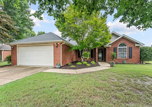 2nd image of 323 Center Dr, Lowell, AR 72745 | MLS# 1352927