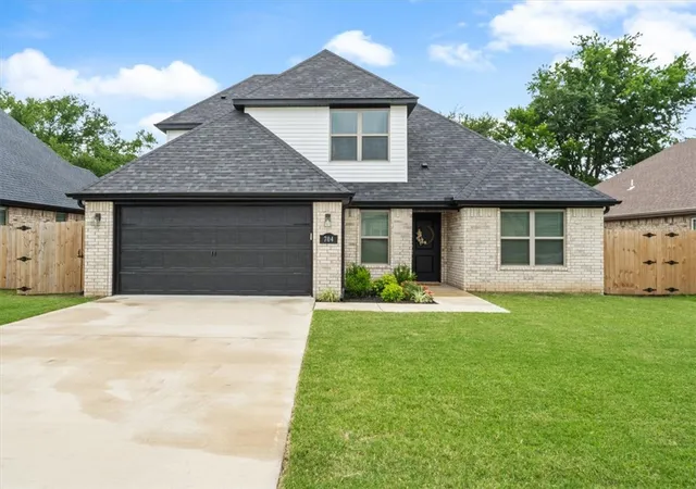 1st image of 704 Taylor St, Siloam Springs, AR 72761 | MLS# 1352998