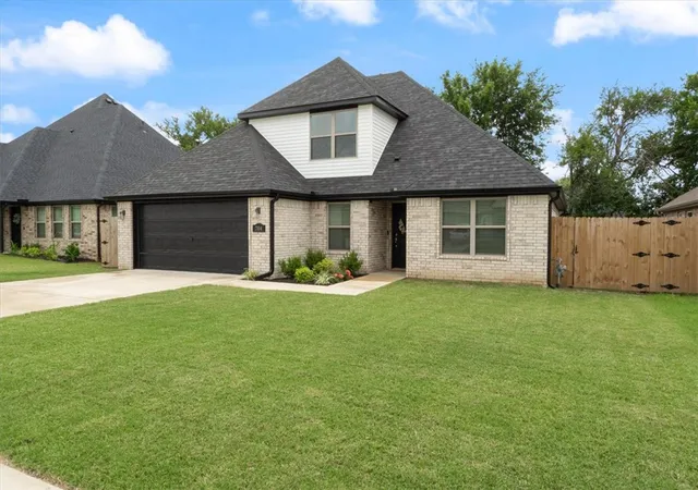 2nd image of 704 Taylor St, Siloam Springs, AR 72761 | MLS# 1352998