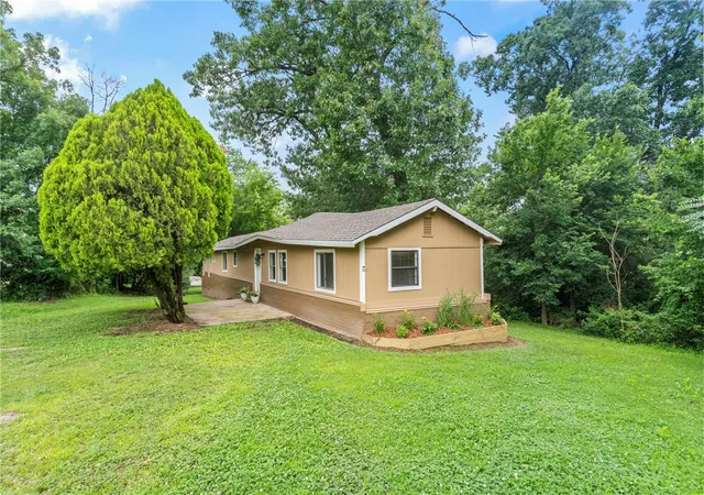 1st image of 310 Lacy St, Siloam Springs, AR 72761 | MLS# 1353351