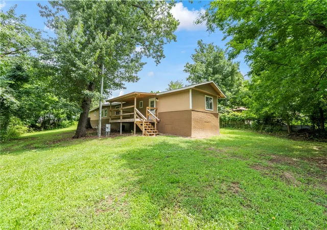 2nd image of 310 Lacy St, Siloam Springs, AR 72761 | MLS# 1353351