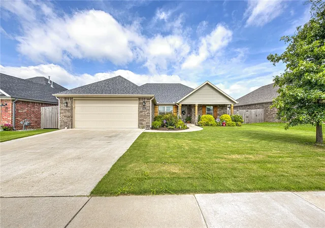 2nd image of 951 Trailwood St, Tontitown, AR 72762 | MLS# 1353527