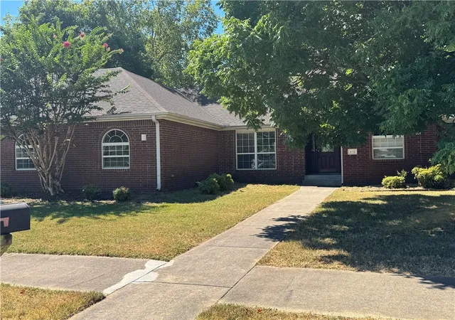 1st image of 410 Julian Ct, Siloam Springs, AR 72761 | MLS# 1354052