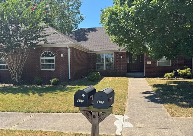 2nd image of 410 Julian Ct, Siloam Springs, AR 72761 | MLS# 1354052